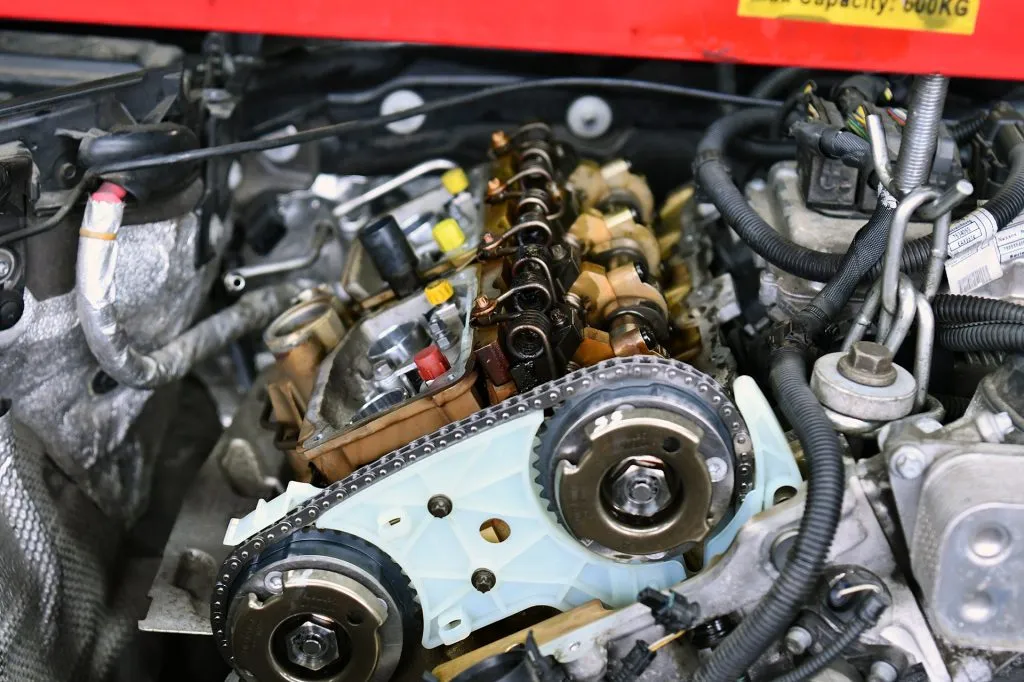 Nowy układ rozrządu BMW F30 N20 podczas montażu