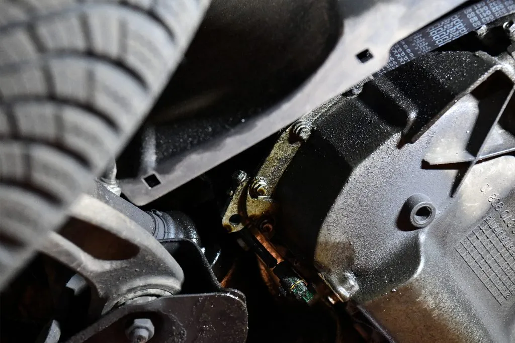Ślady wycieku w okolicy rozrządu Peugeota 307 CC