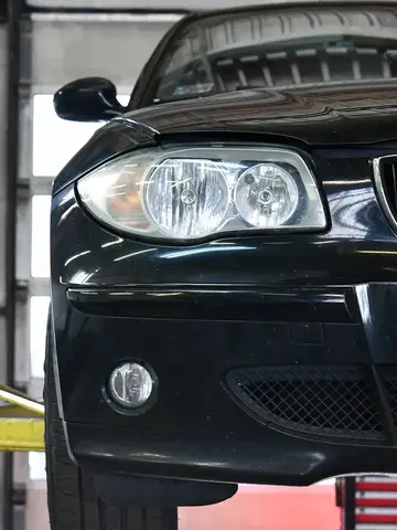 BMW serii 1 E87 na stanowisku serwisowym MOTOER
