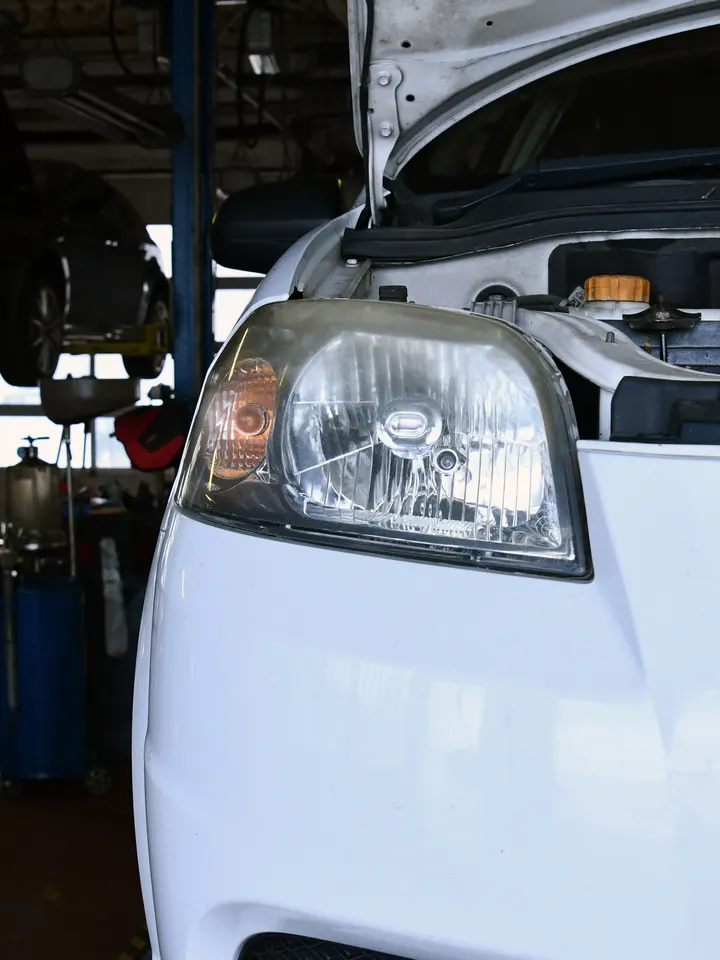 Chevrolet Aveo podczas diagnostyki hamulców w MOTOER