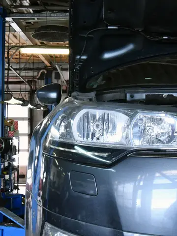 Citroen C5 podczas naprawy hamulców i zawieszenia w MOTOER