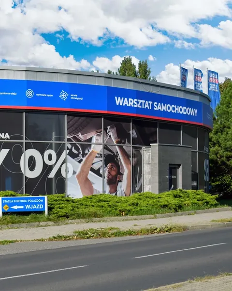Budynek MOTOER przy ulicy Korczoka 86 w Zabrzu