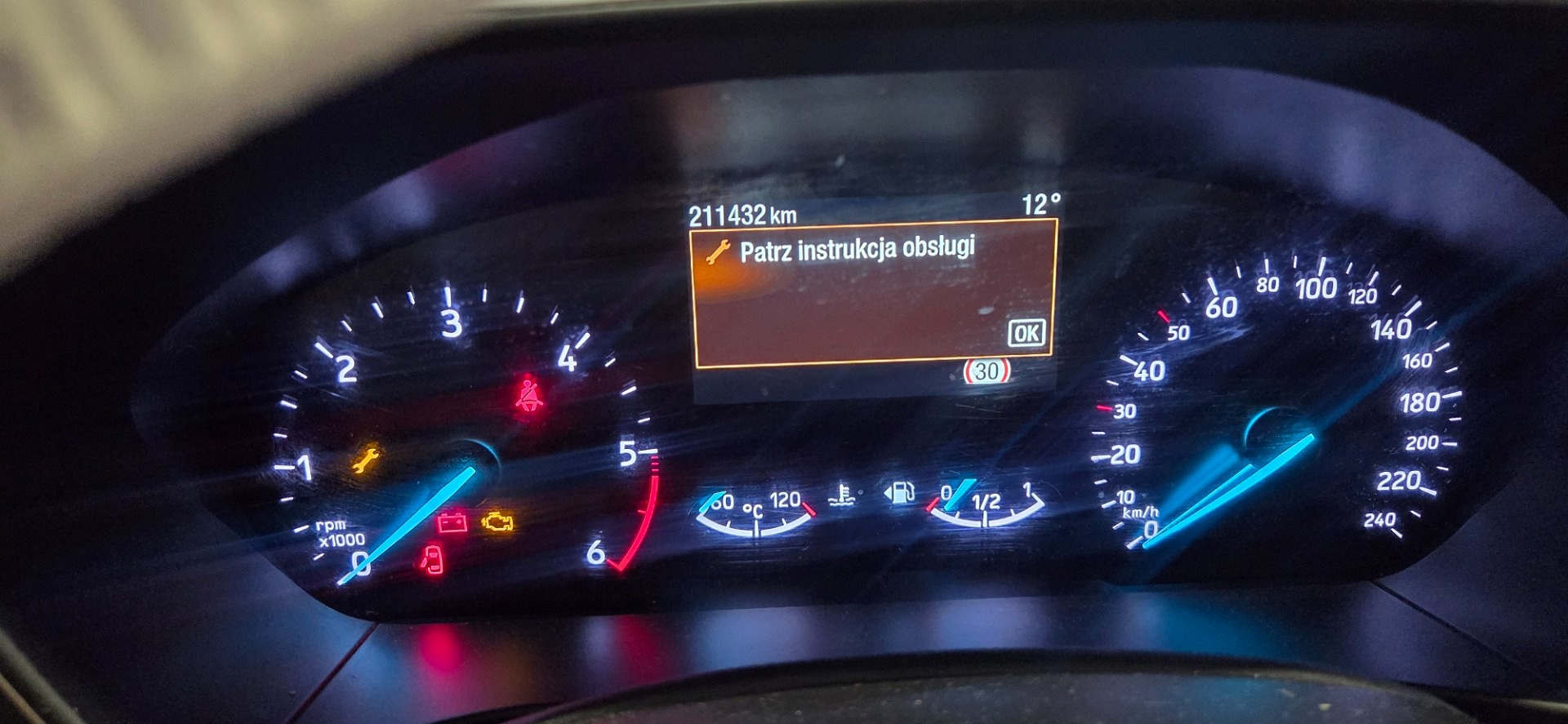 Komunikaty na desce rozdzielczej - FORD FOCUS IV Turnier
