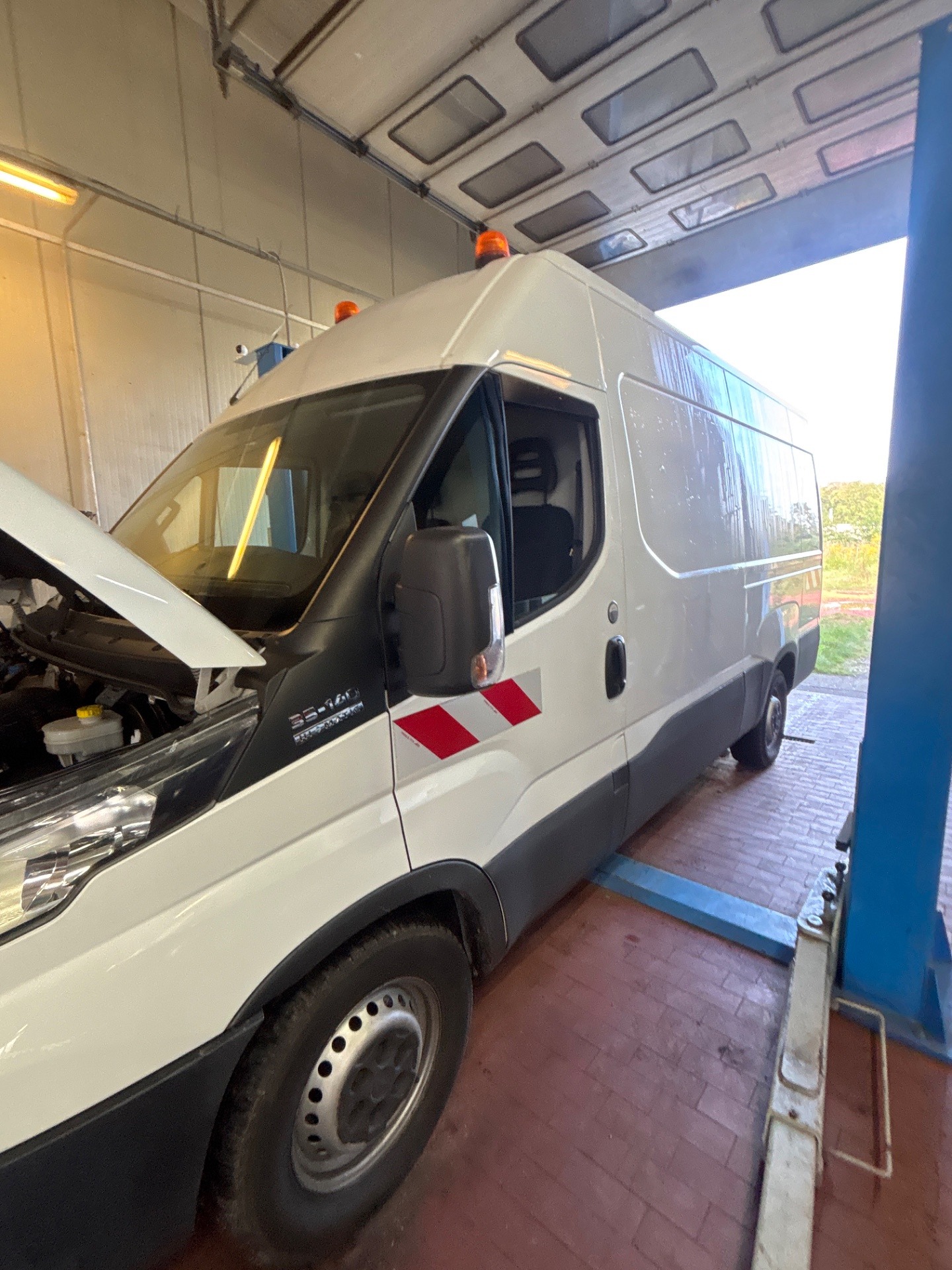 Strona lewa - IVECO DAILY VI Furgon