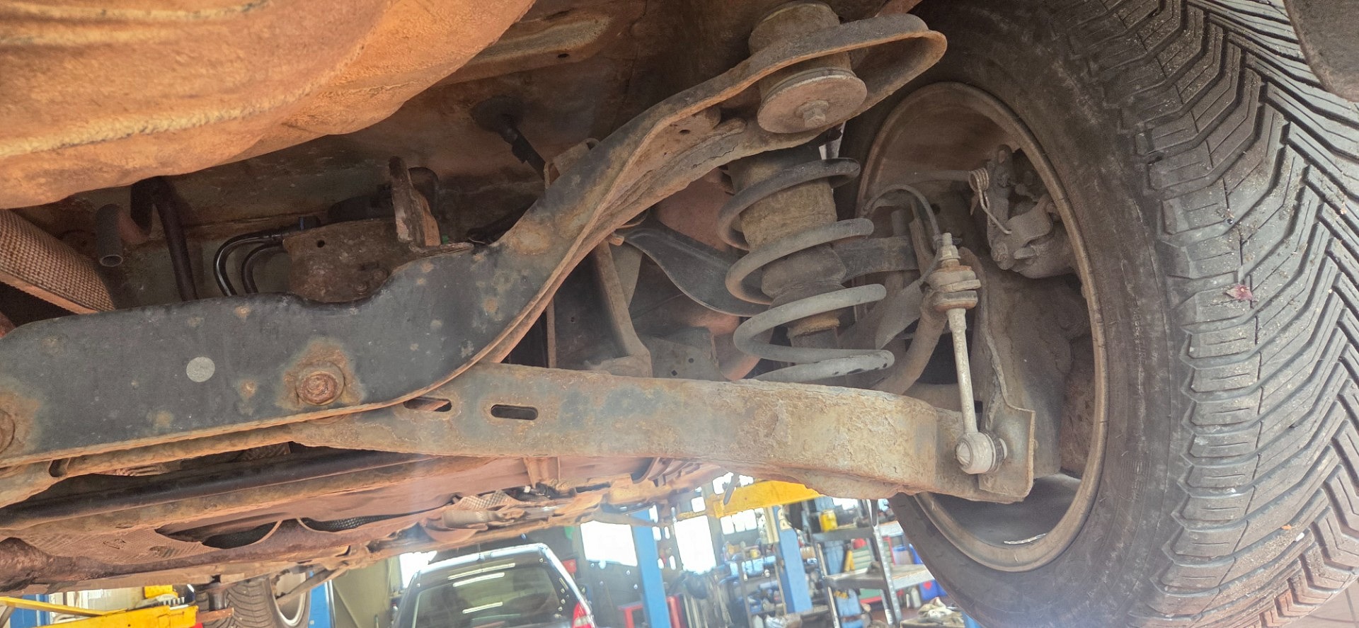 Zawieszenie z tyłu - FORD MONDEO IV Turnier