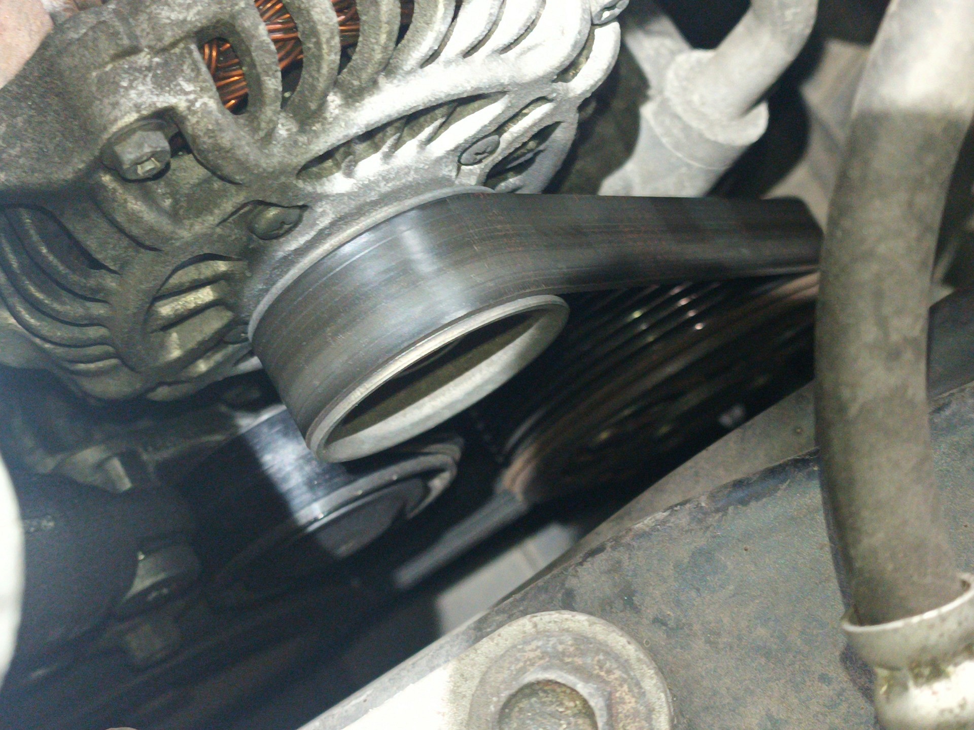 Alternator, pasek osprzętu i koła pasowe w Maździe CX-3