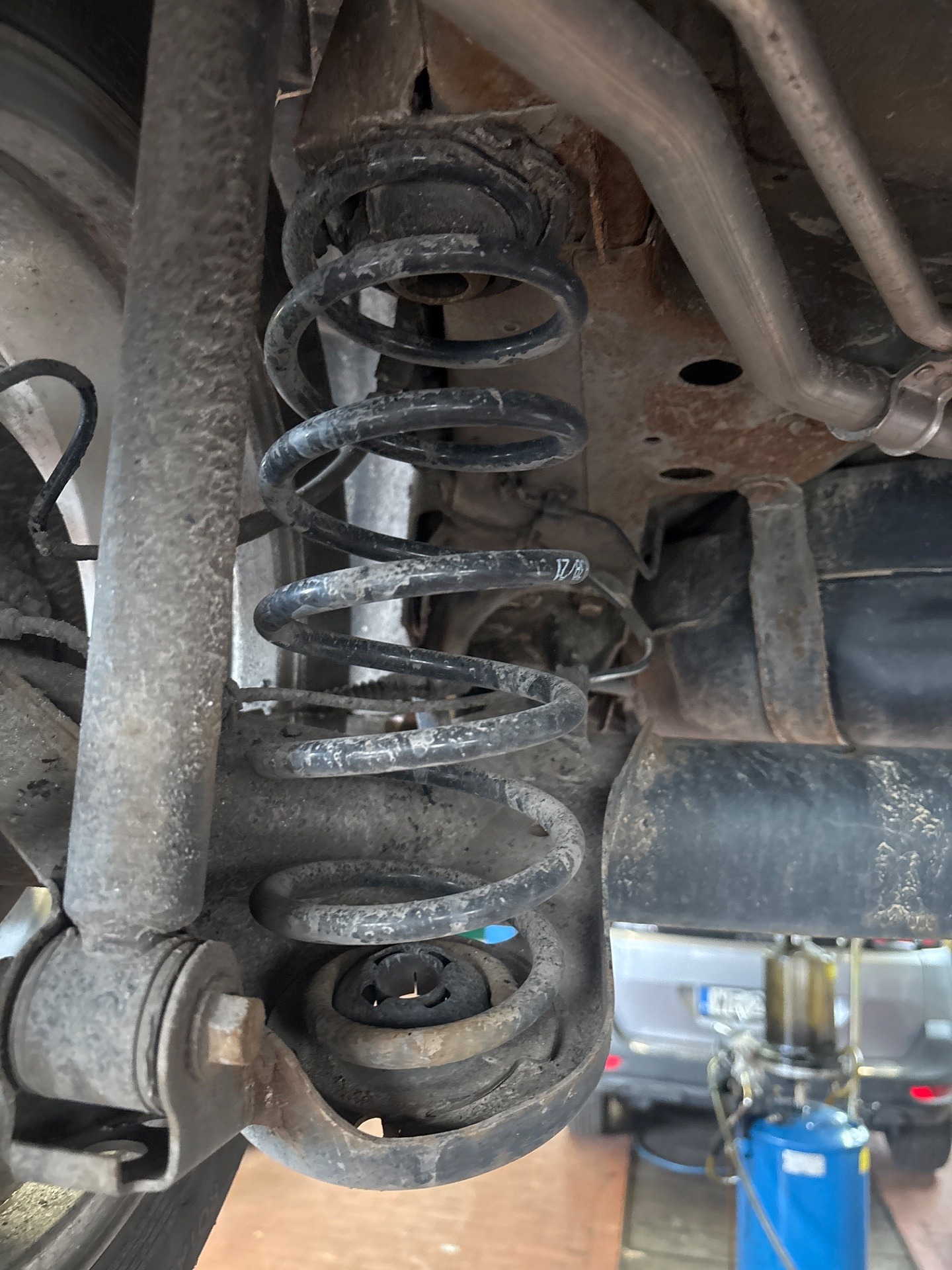 Sprężyny na tylnej osi - FORD FIESTA VI