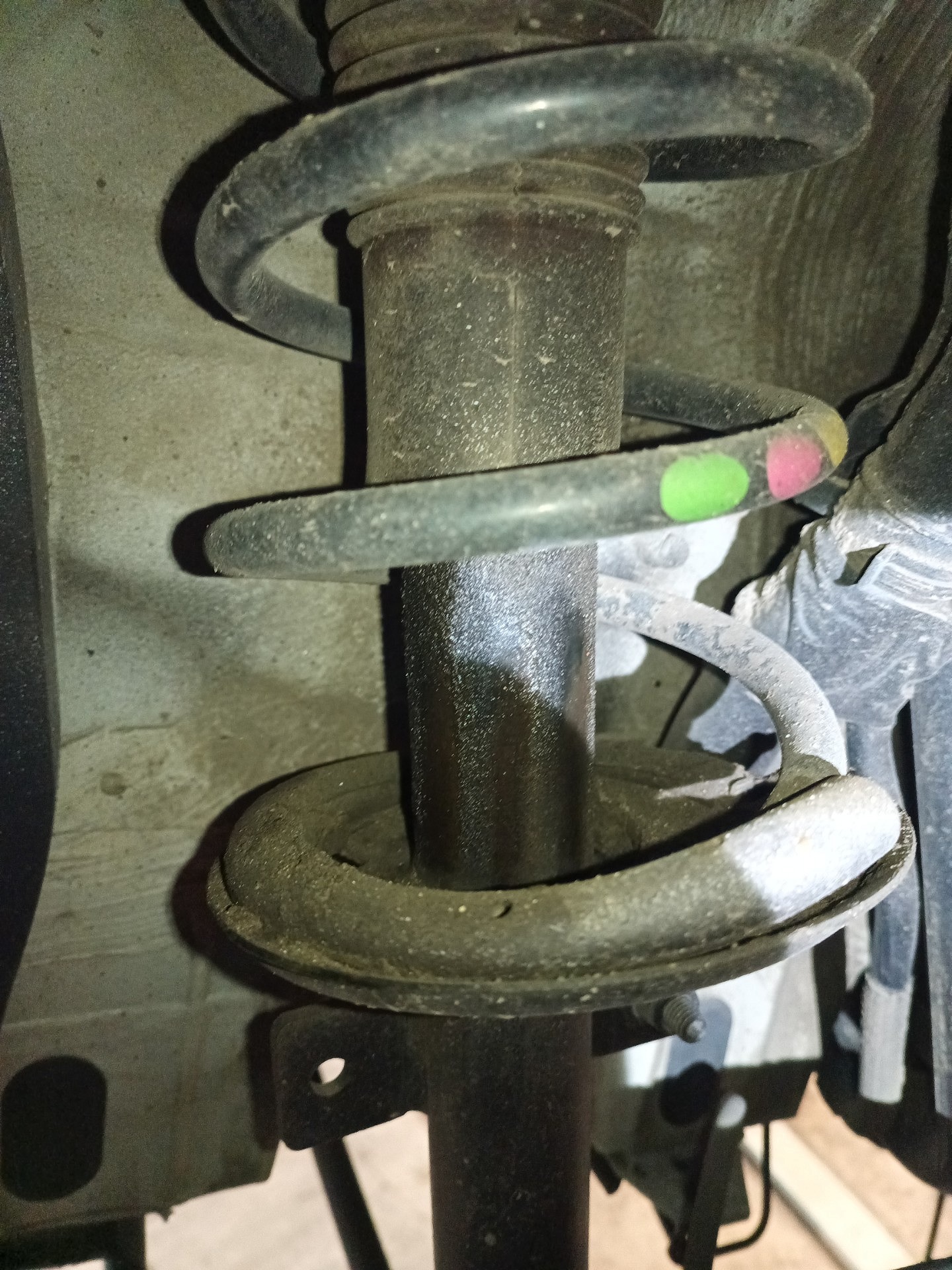 Stan sprężyn: tylna oś - DACIA DUSTER