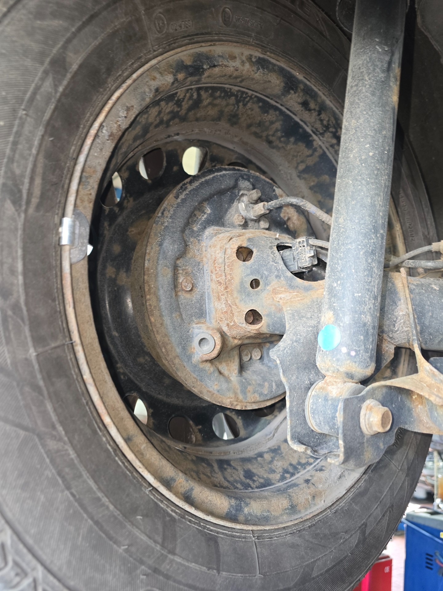 Tarcze hamulcowe tylnej osi - TOYOTA YARIS