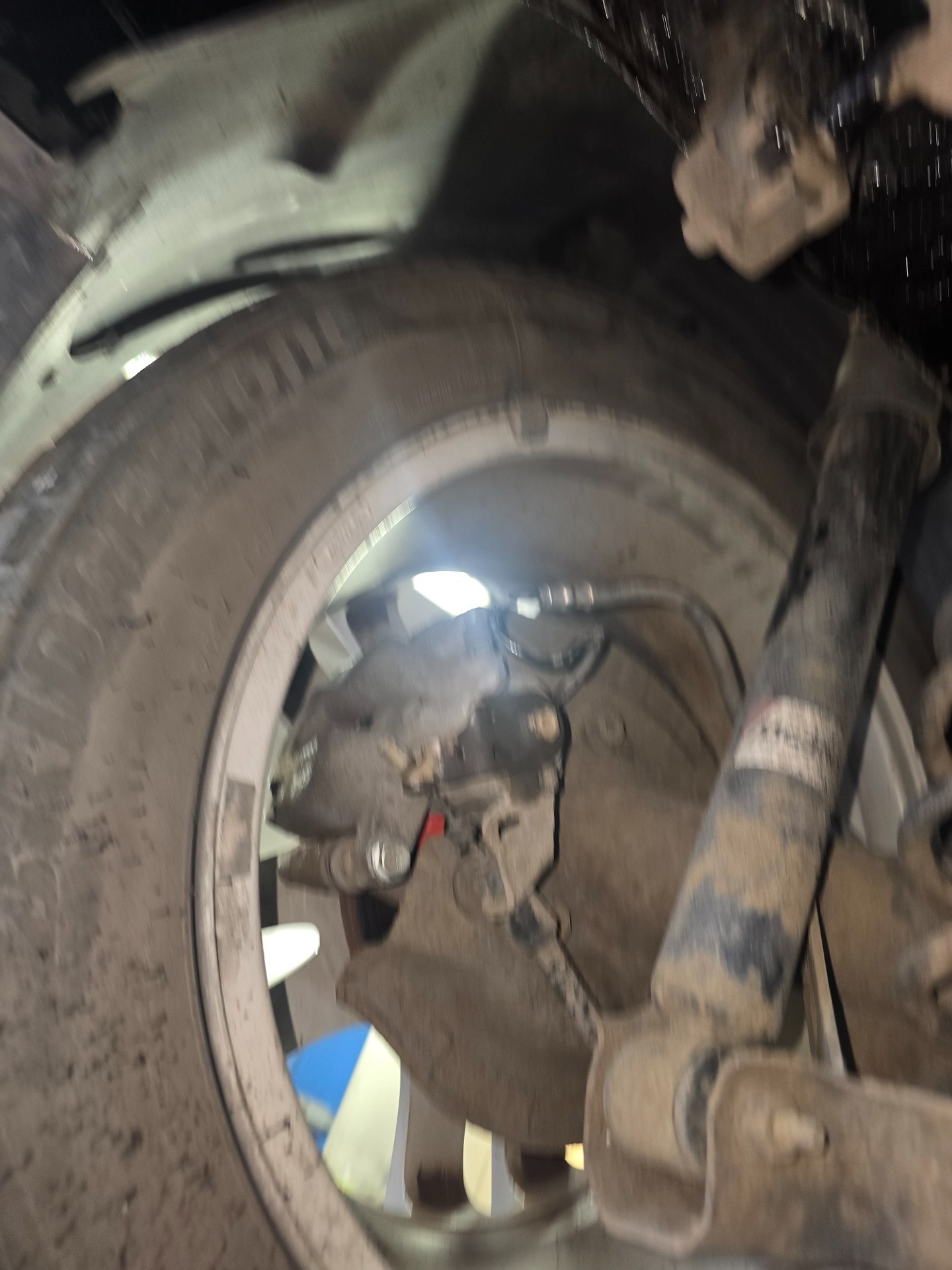 Tylna oś: przewody hamulcowe - PEUGEOT 307 SW