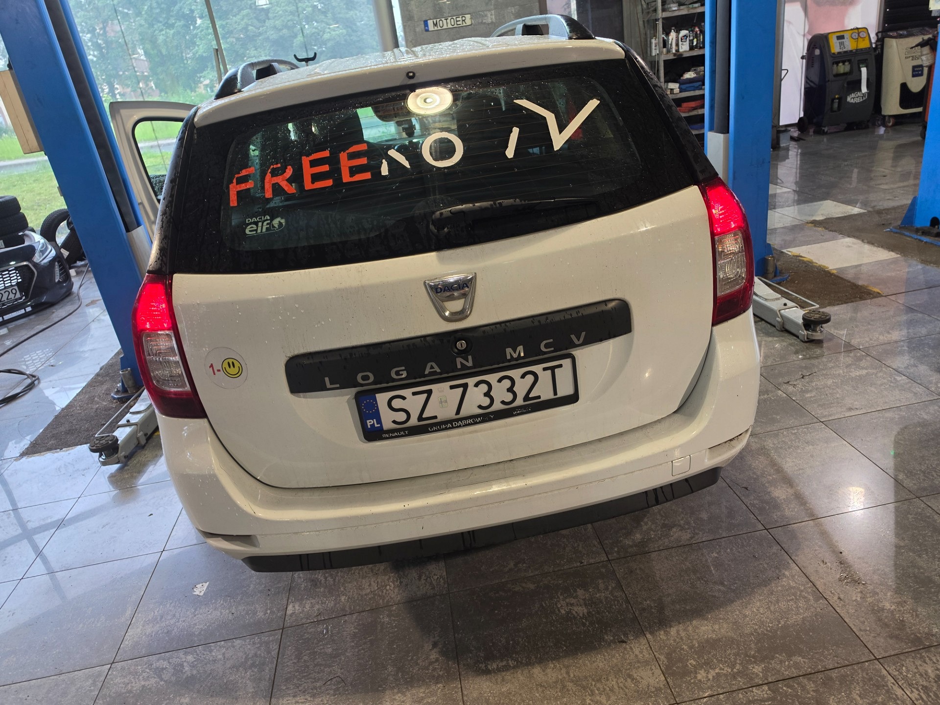 Światła z tyłu - DACIA LOGAN MCV II
