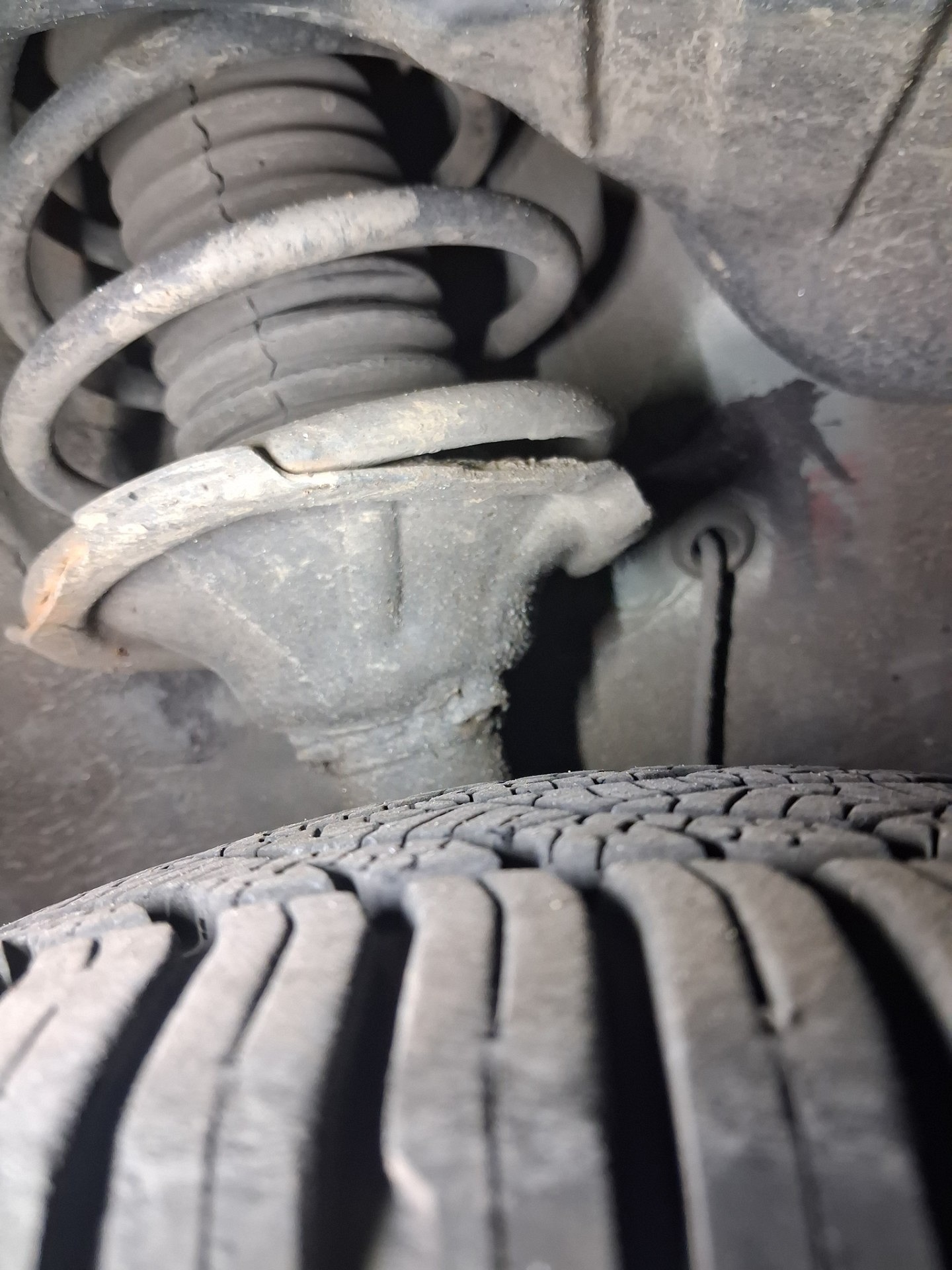 Odboje i osłony z przodu - TOYOTA YARIS