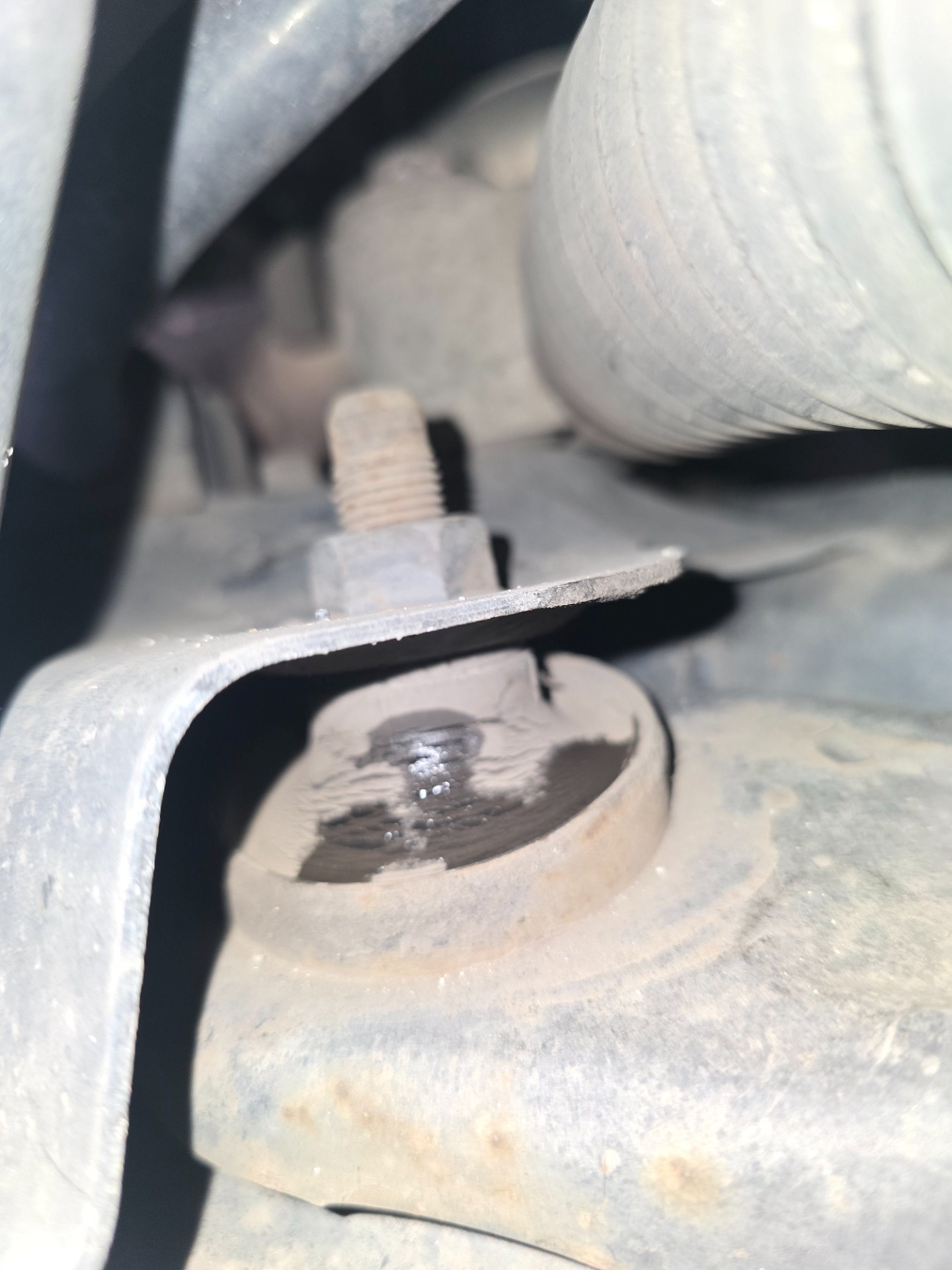 Zawieszenie na przedniej osi - SUZUKI SWIFT IV