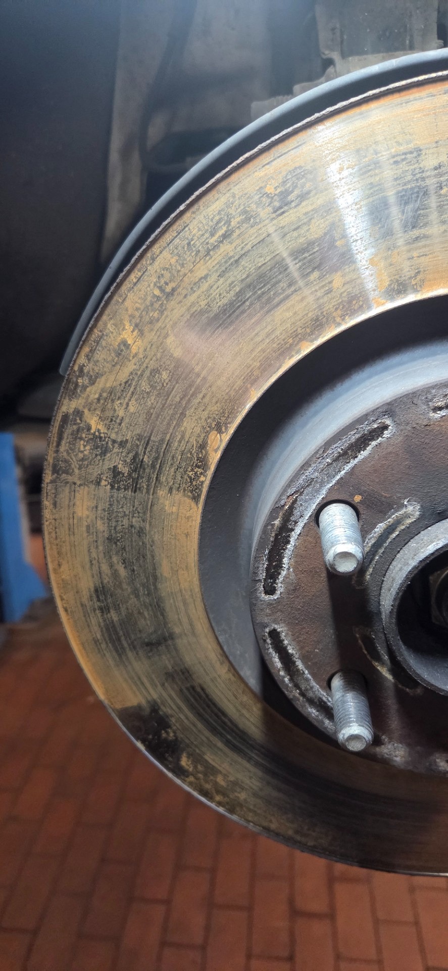 Tarcze hamulcowe przedniej osi - FORD FOCUS IV Turnier