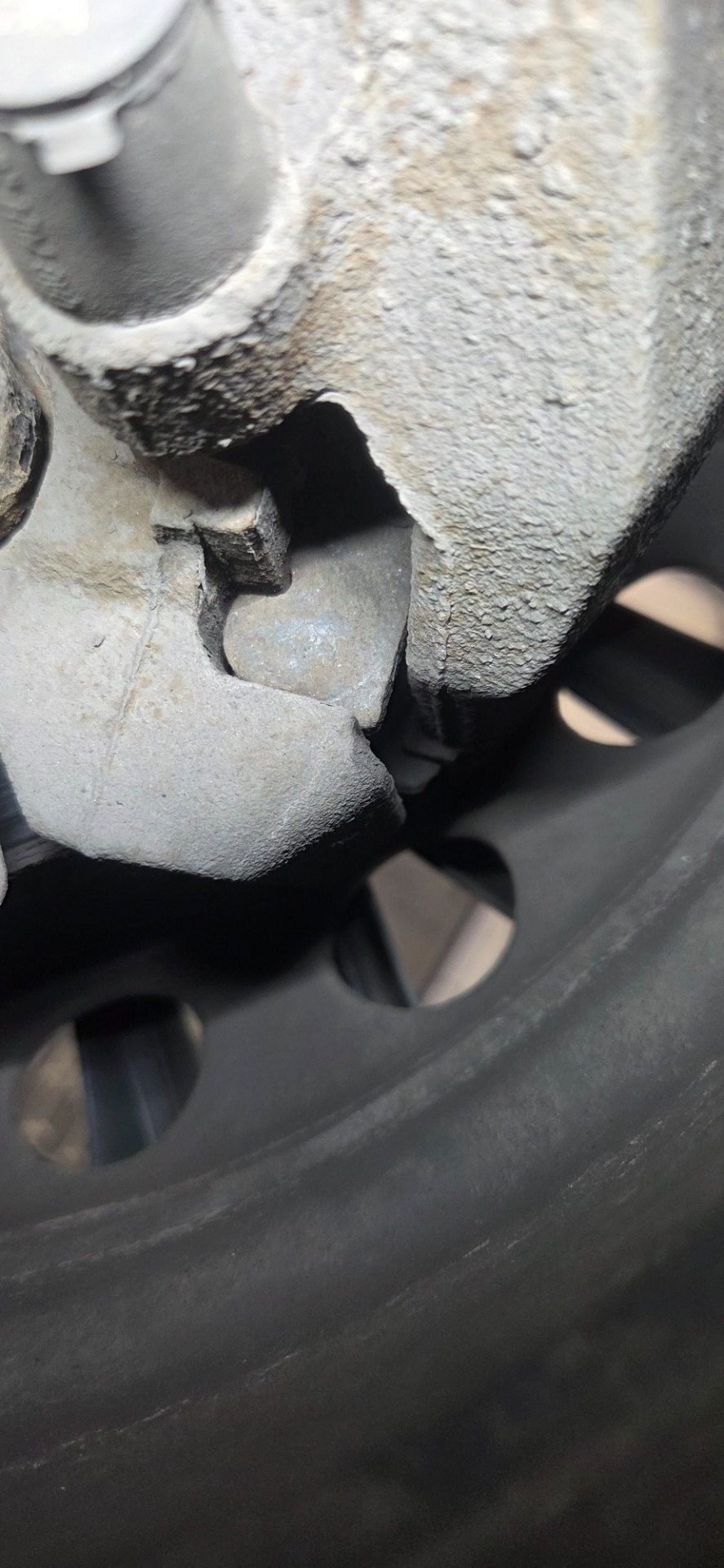 Klocki hamulcowe przedniej osi - FORD FIESTA VII
