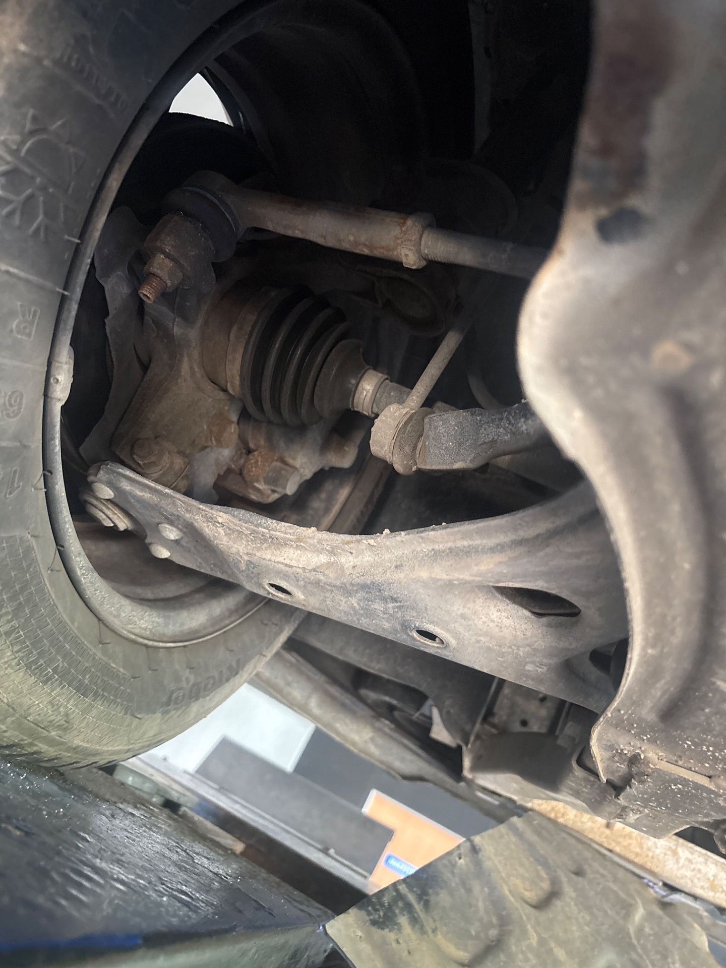 Zawieszenie przedniej osi - OPEL CORSA E