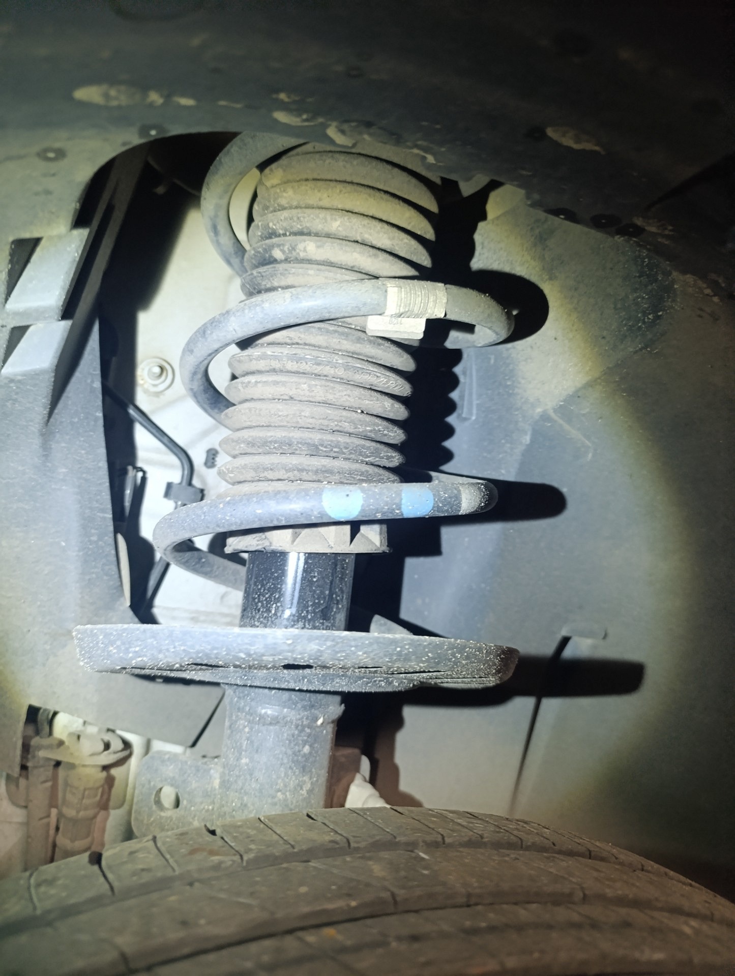 Przednia oś: stan amortyzatorów - CITROËN BERLINGO Furgon/minivan