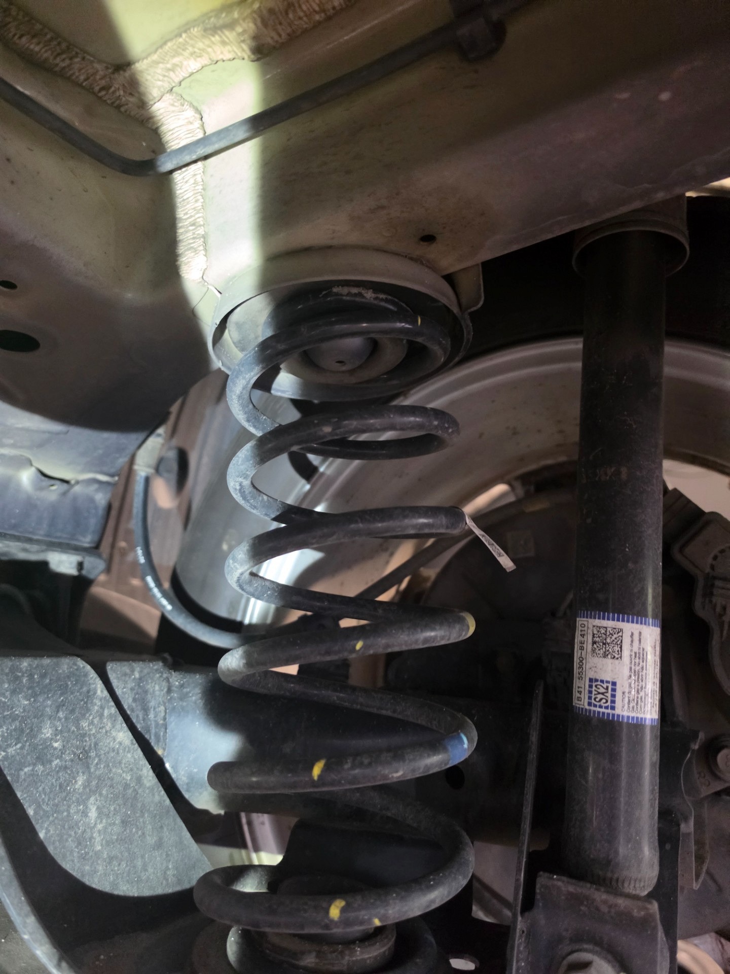 Stan sprężyn tylnej osi - HYUNDAI KONA