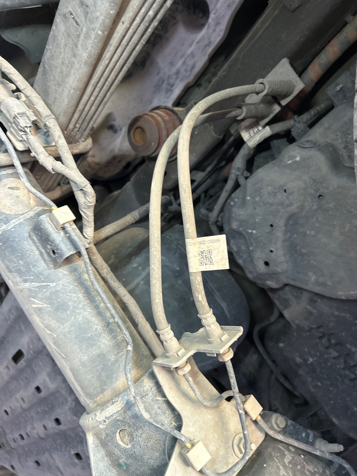 Stan przewodów hamulcowych na tylnej osi - FORD USA RANGER Crew Cab Pickup