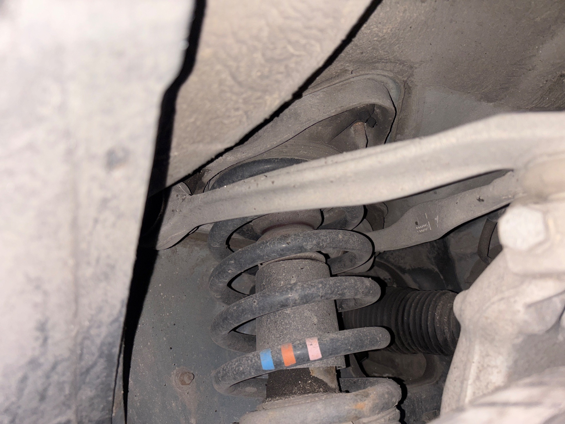Stan sprężyn na przedniej osi - AUDI A4 B6 Avant
