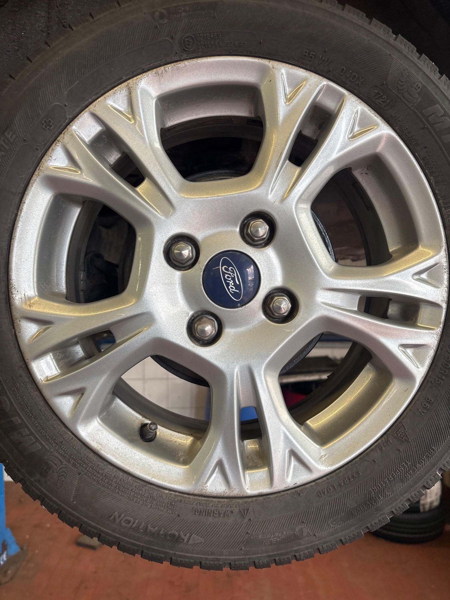 Stan tarcz hamulcowych z tyłu - FORD FIESTA VI