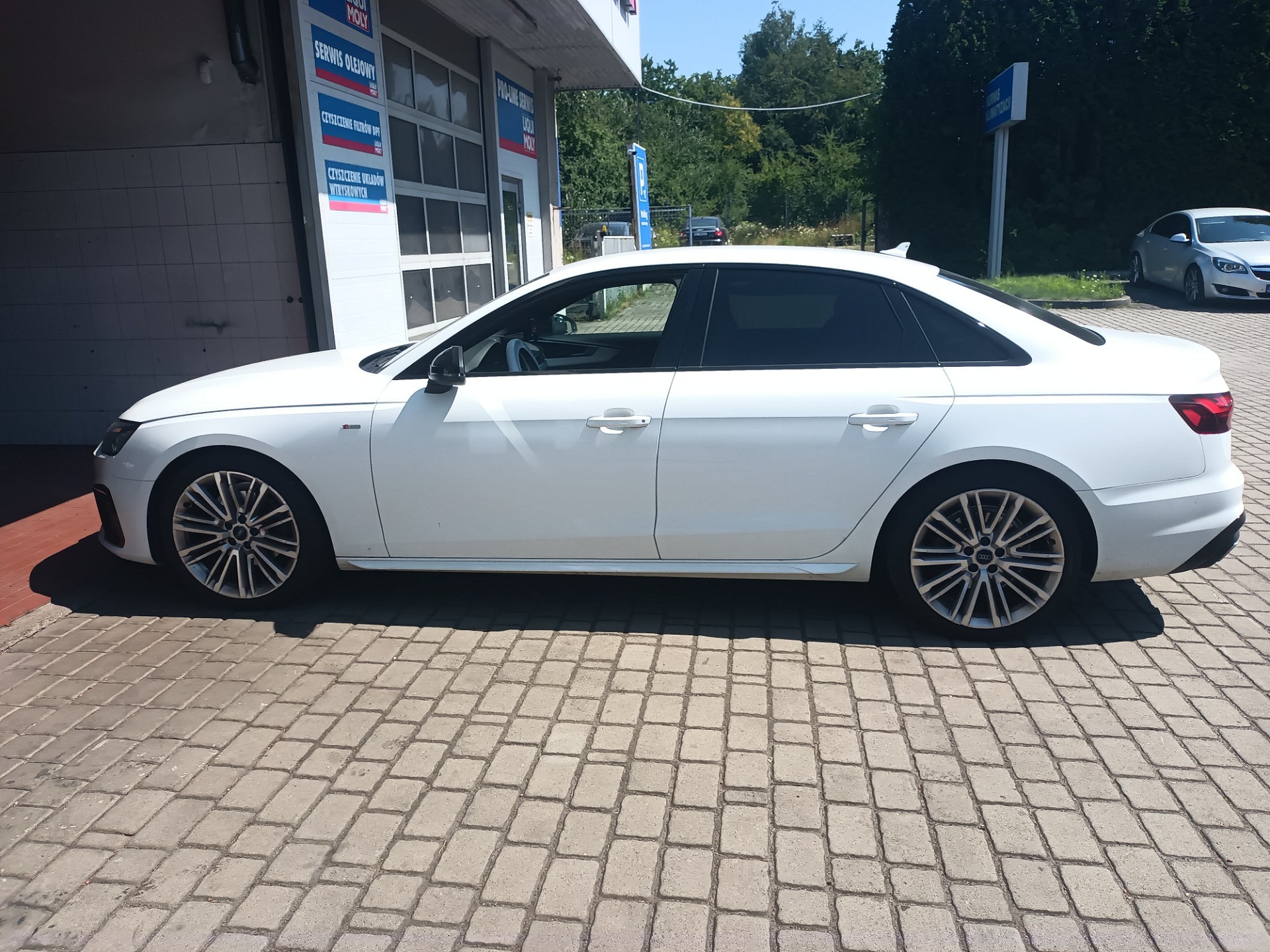 Strona lewa - AUDI A4 B9