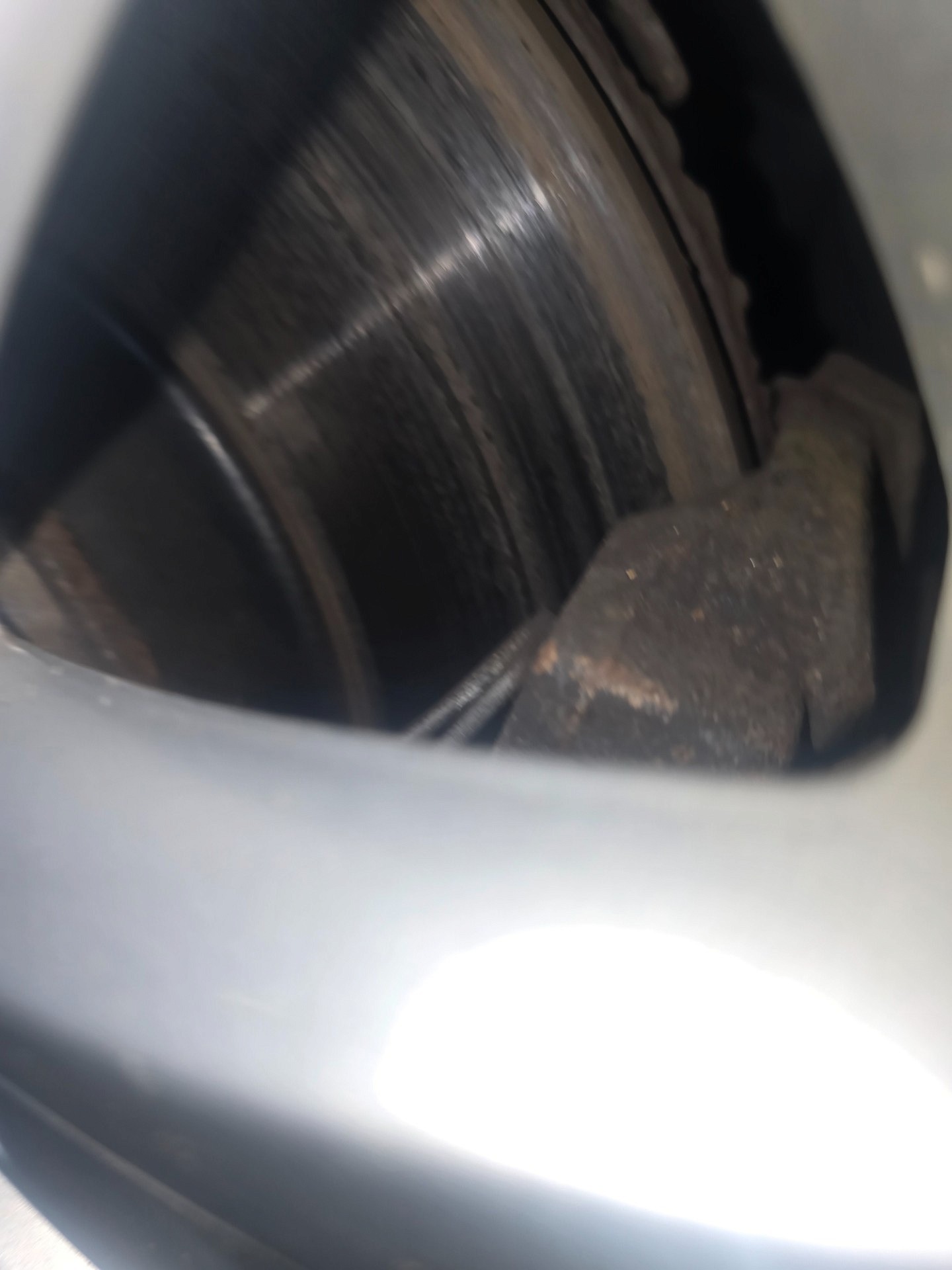 Stan klocków hamulcowych z przodu - VW PASSAT B7