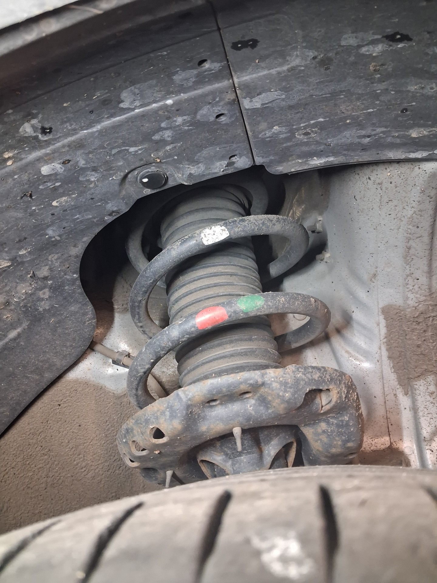 Stan sprężyn na przedniej osi - KIA XCEED