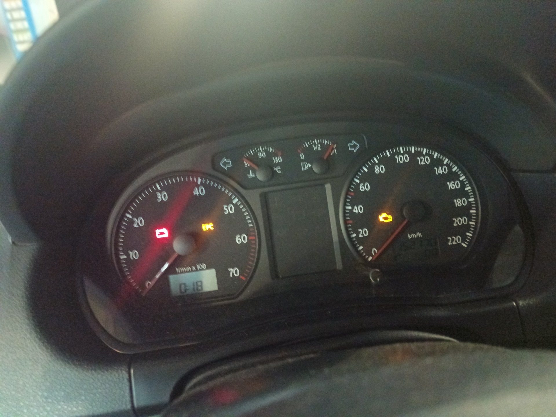 Komunikaty na desce rozdzielczej - VW POLO IV
