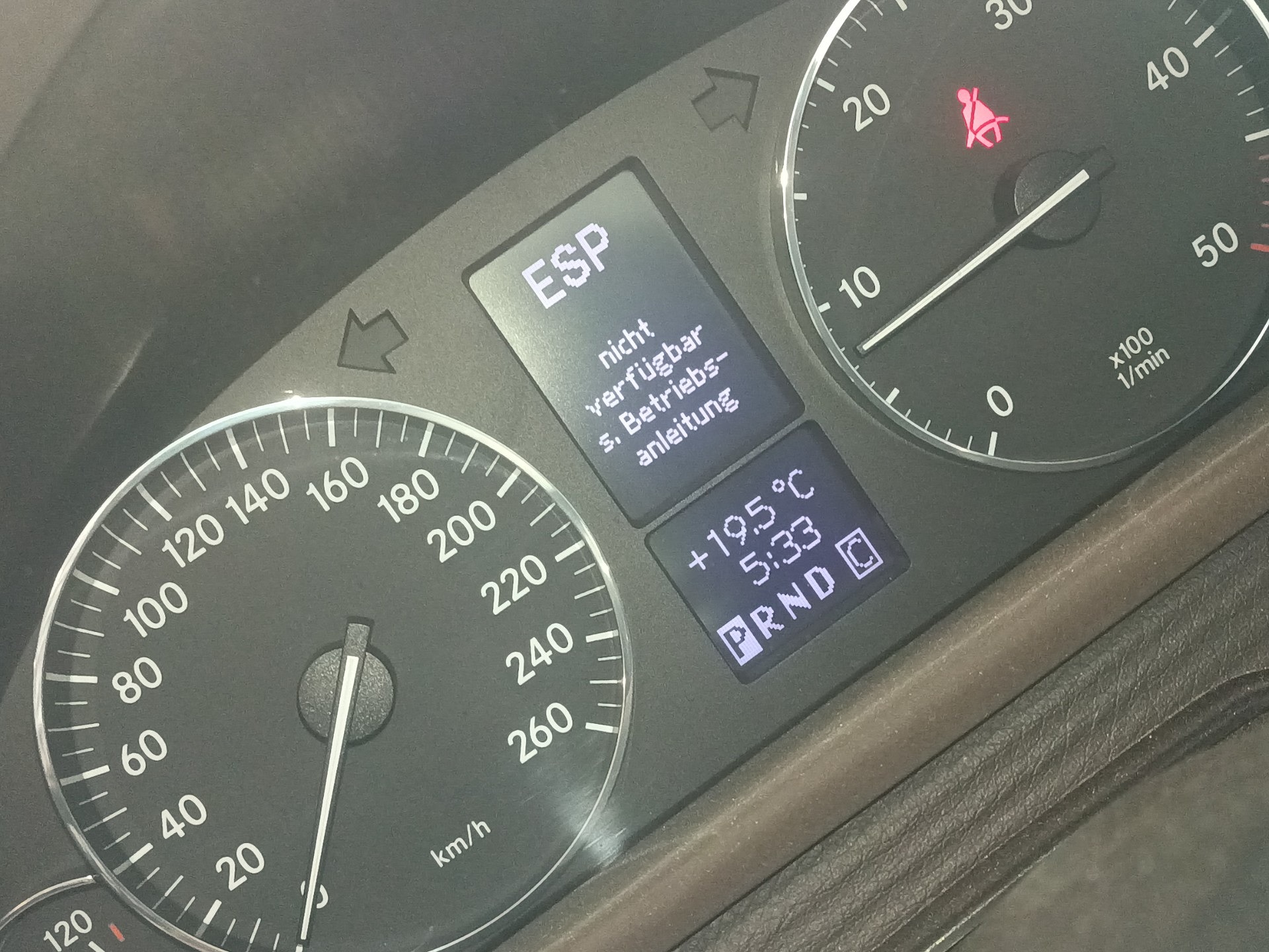 Komunikaty na desce rozdzielczej - MERCEDES-BENZ KLASA C coupe