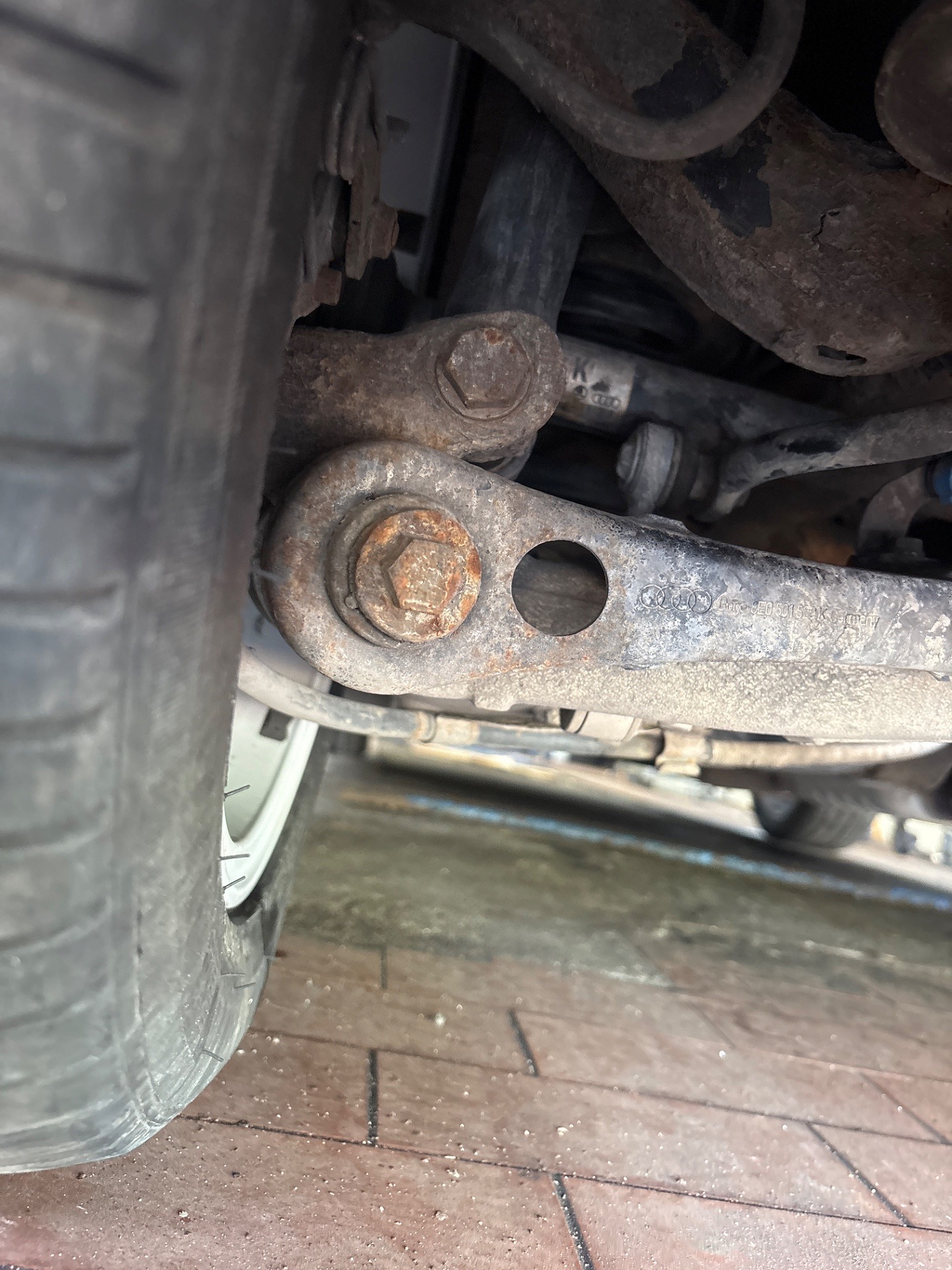 Odboje i osłony tylnej osi - AUDI A4 B6 Avant
