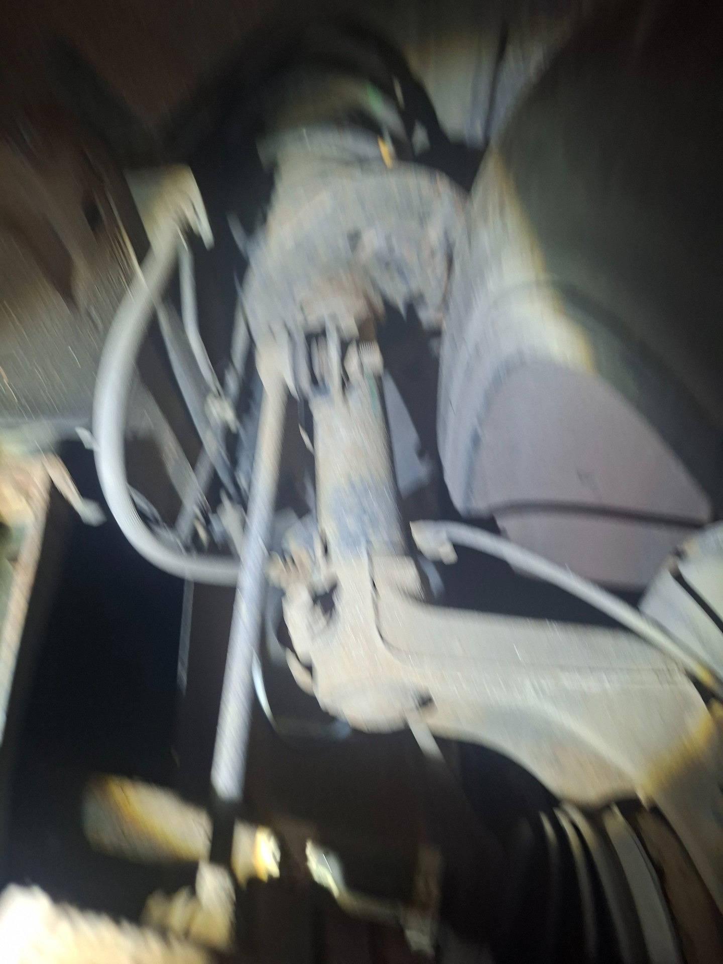 Stan odbojów i osłon na przedniej osi - NISSAN QASHQAI II