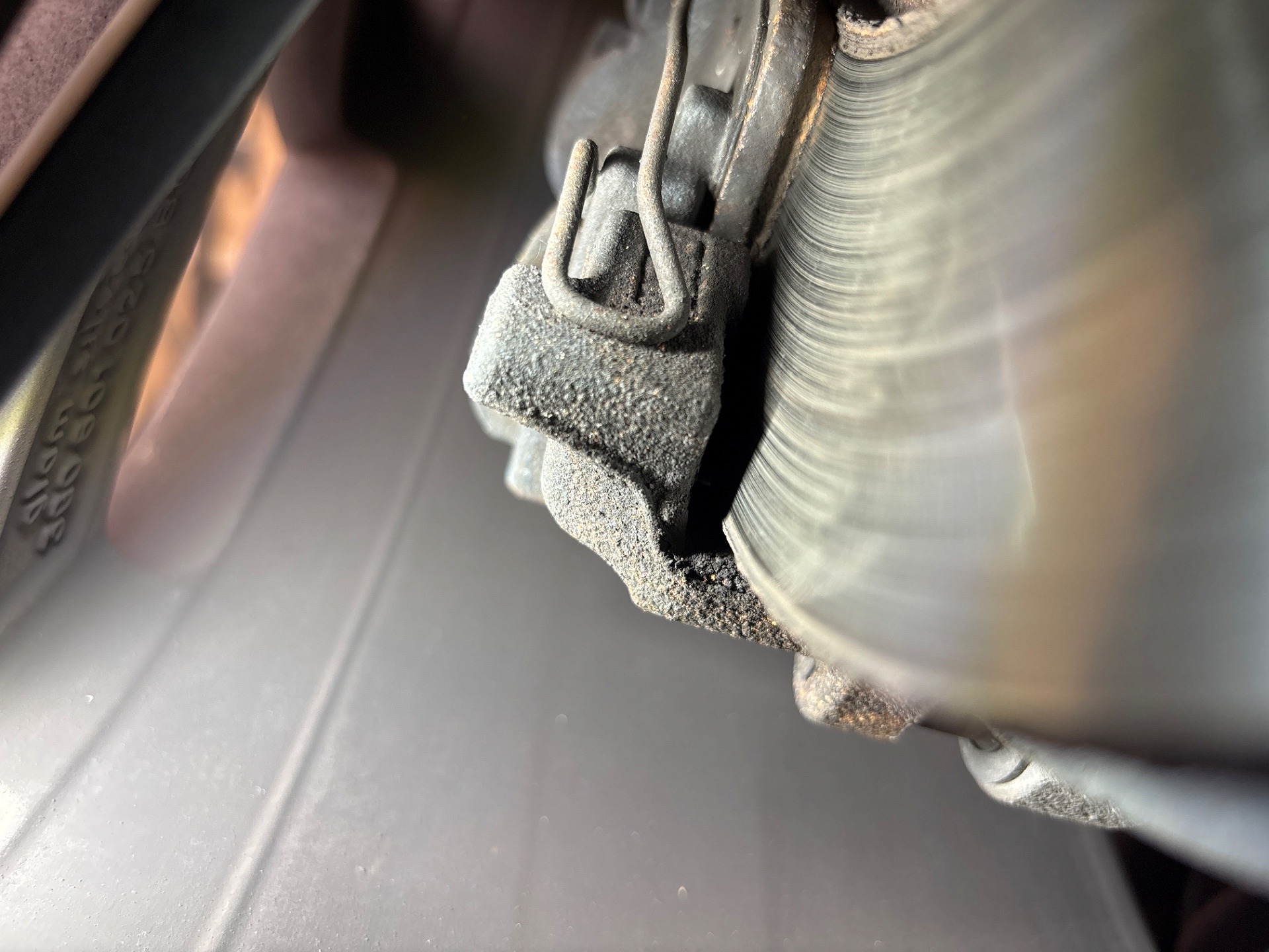 Stan klocków hamulcowych tylnej osi - VW PASSAT B8 Variant