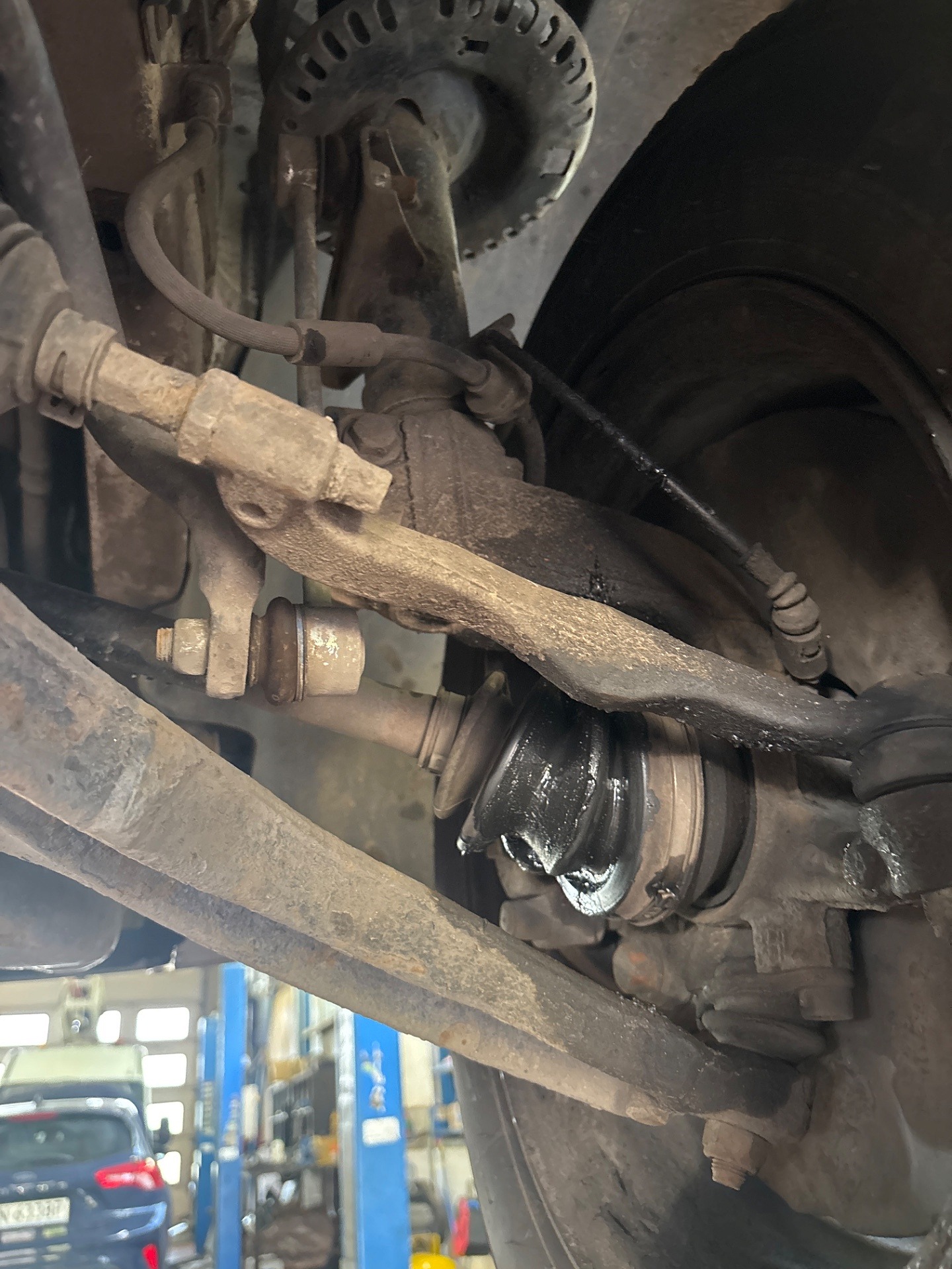 Stan zawieszenia na przedniej osi - VW TRANSPORTER T5 Furgon