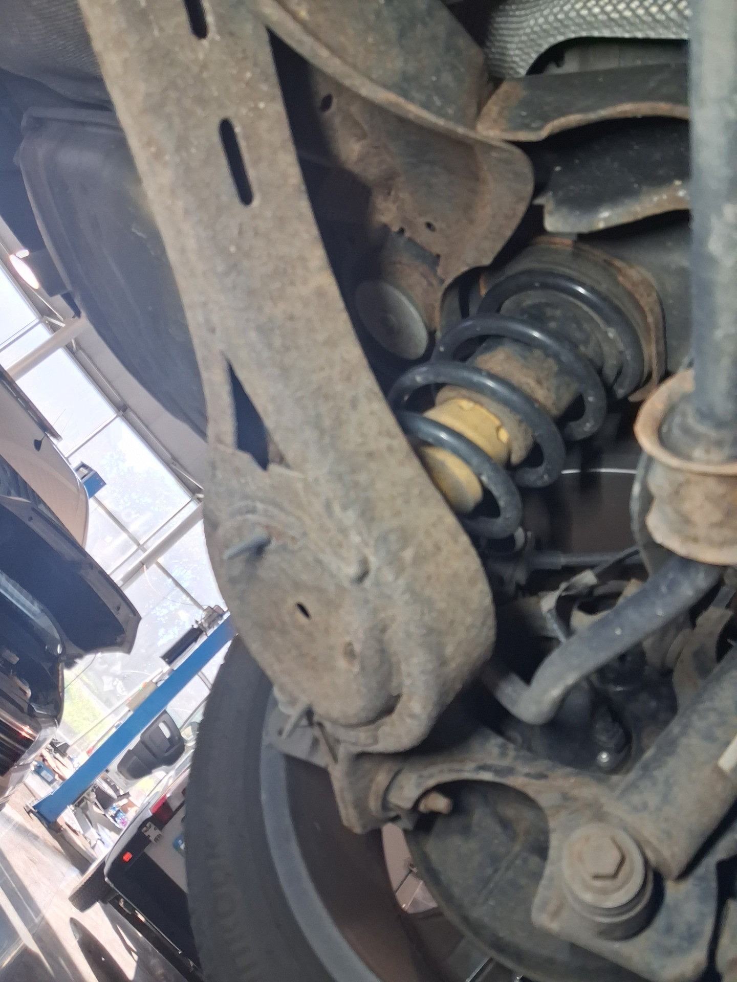 Zawieszenie tylnej osi - FORD MONDEO IV Turnier