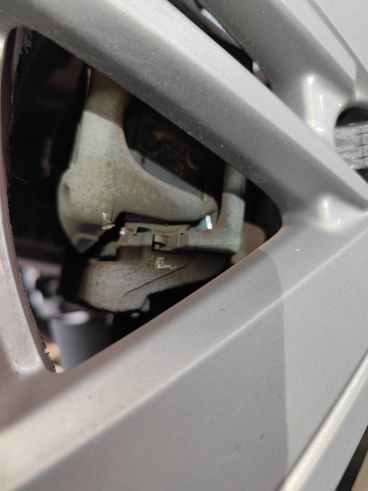Klocki hamulcowe na tylnej osi - PEUGEOT 308 SW III