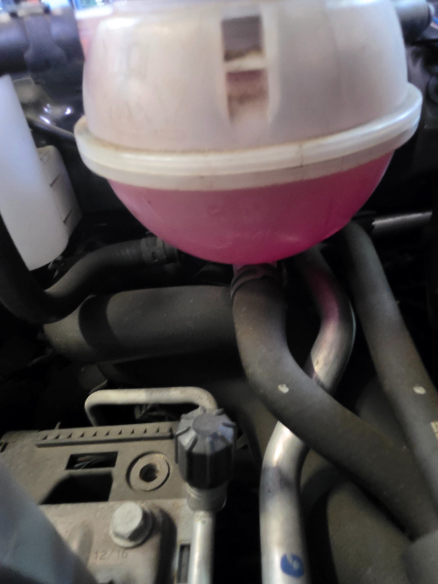 Poziom płynu chłodniczego - VW UP!