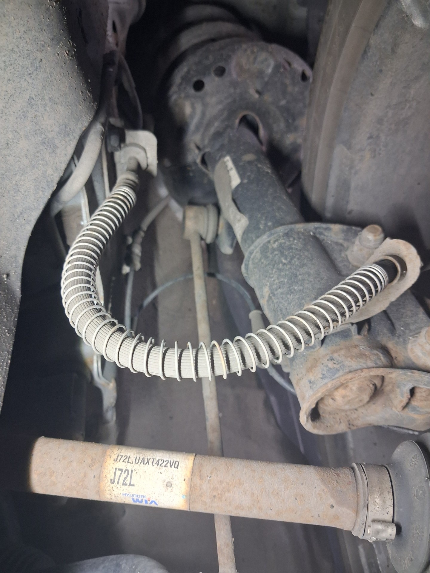 Stan przewodów hamulcowych przedniej osi - KIA XCEED